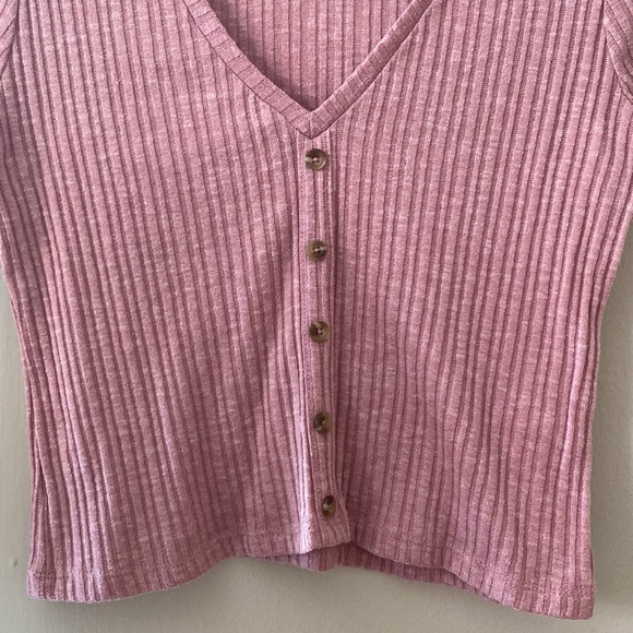 wild fable v-neck cropped top! - Picture 4 of 6